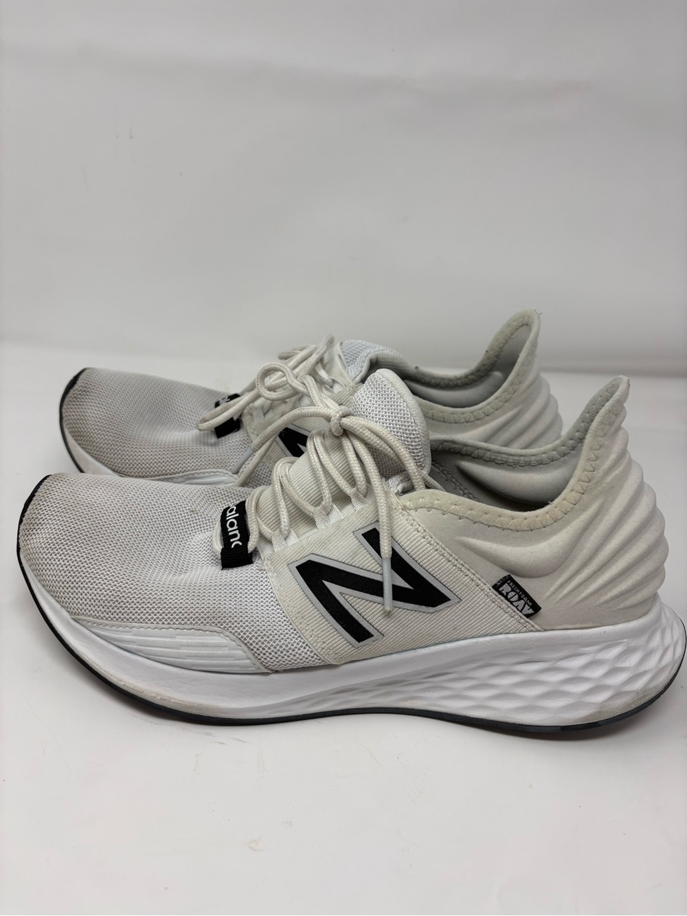 New Balance Men’s White Athletic Sneakers Size 11